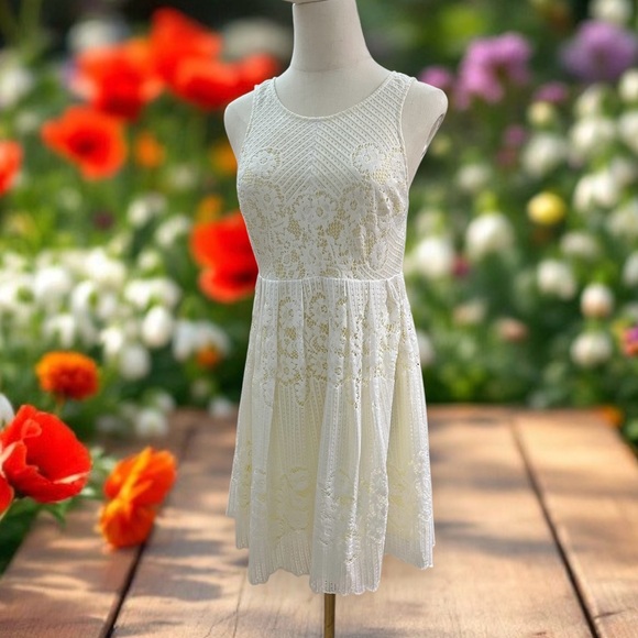Free People Dresses & Skirts - Free People Lacey Cocktail Dress. White / Butter Yellow Lined. Size: 4